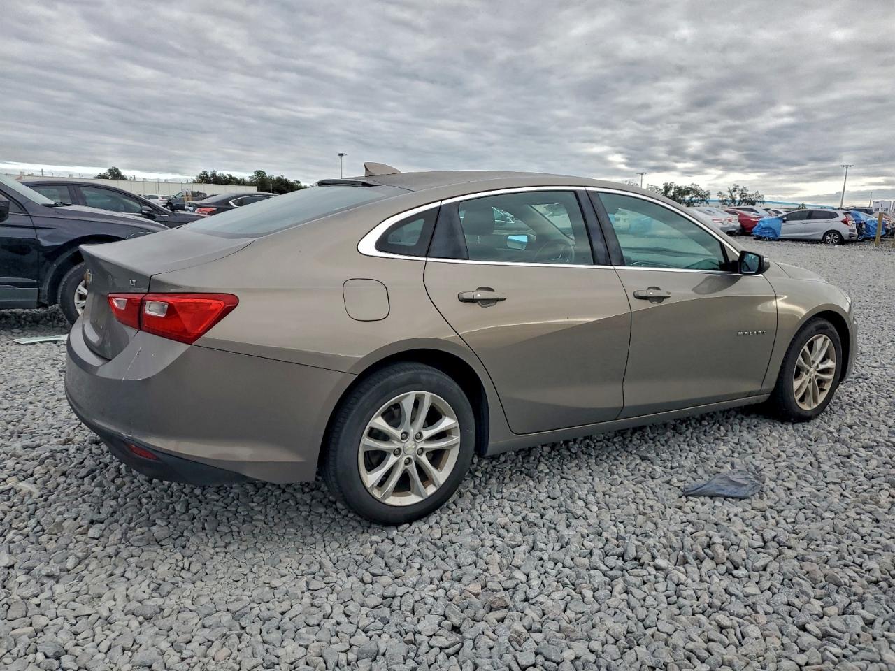 2017 CHEVROLET MALIBU LT photo 5