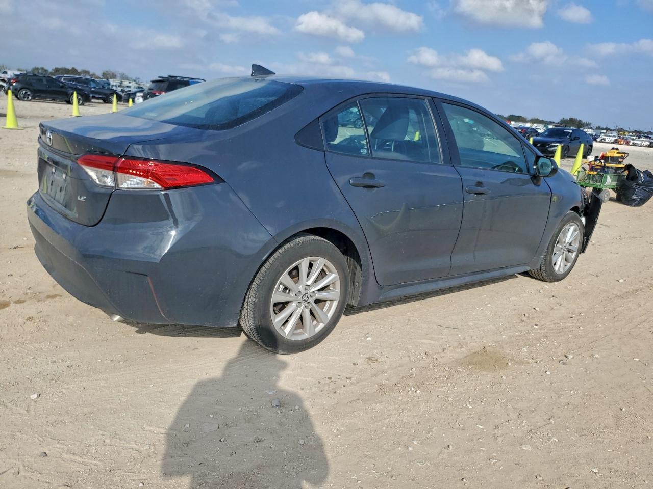 2024 TOYOTA COROLLA LE photo 3