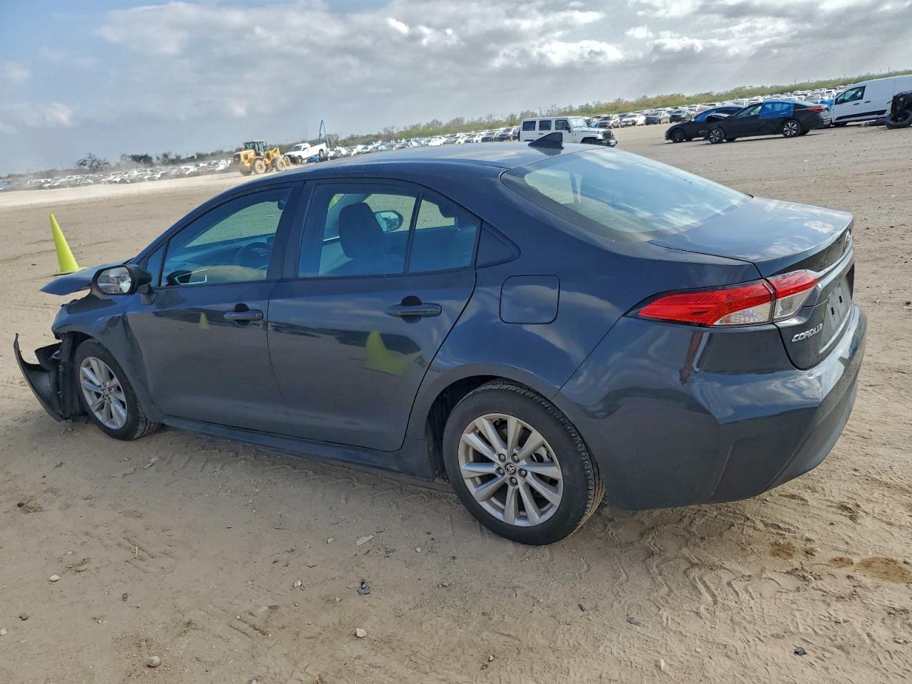2024 TOYOTA COROLLA LE photo 2