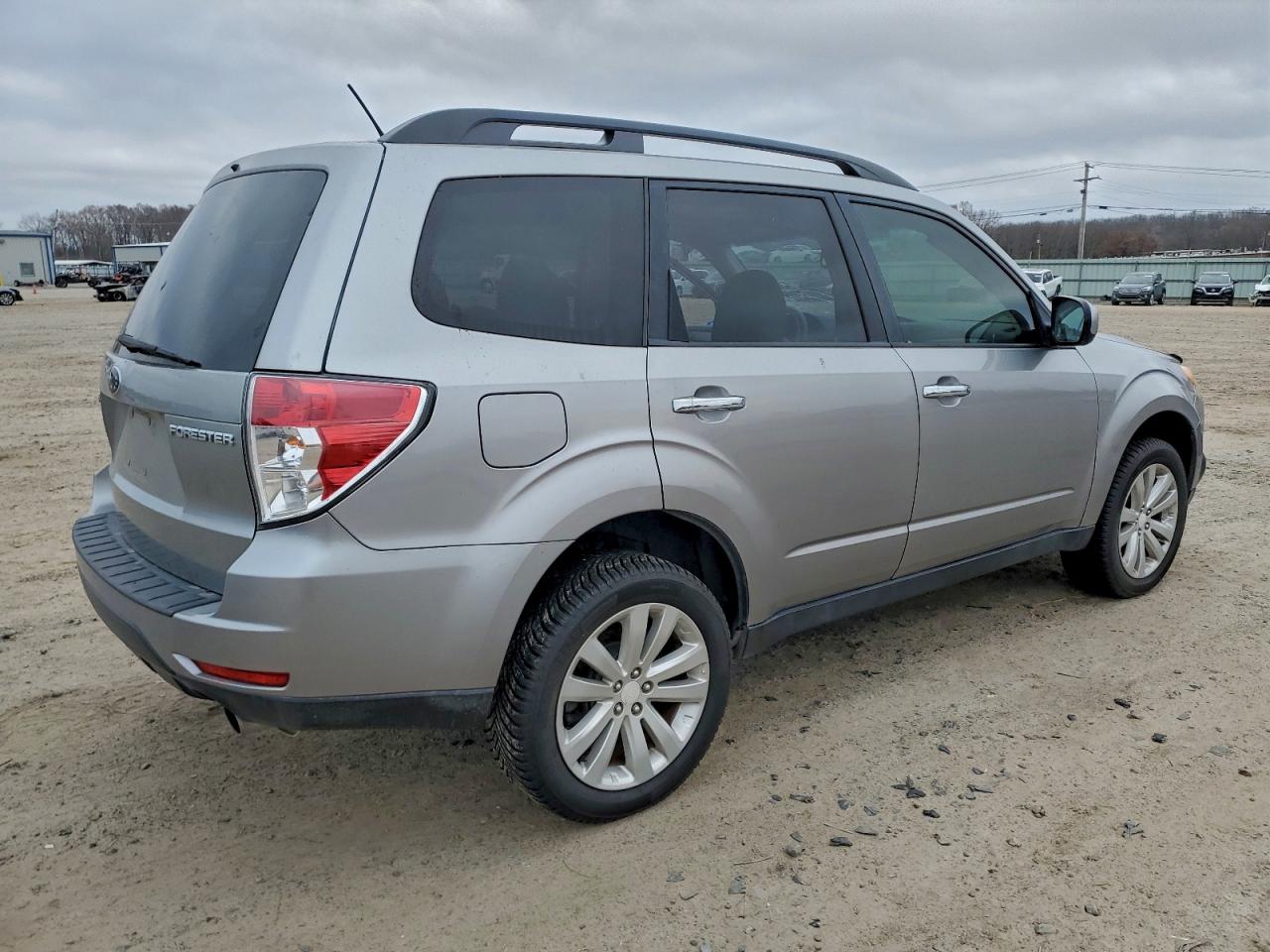 2011 SUBARU FORESTER LIMITED photo 7