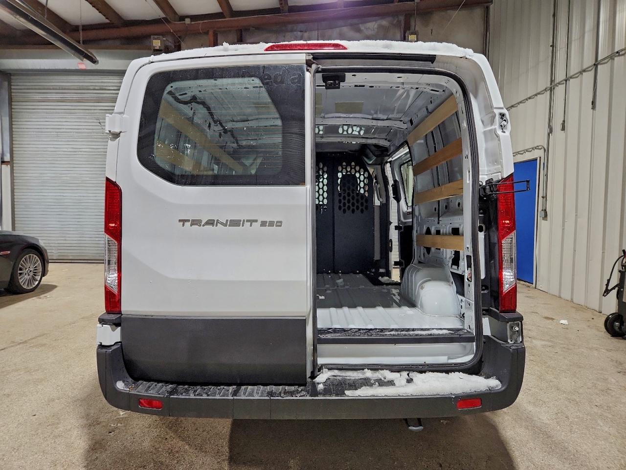 2025 FORD TRANSIT T-250 photo 16