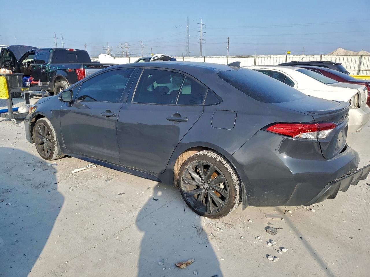 2023 TOYOTA COROLLA SE photo 3