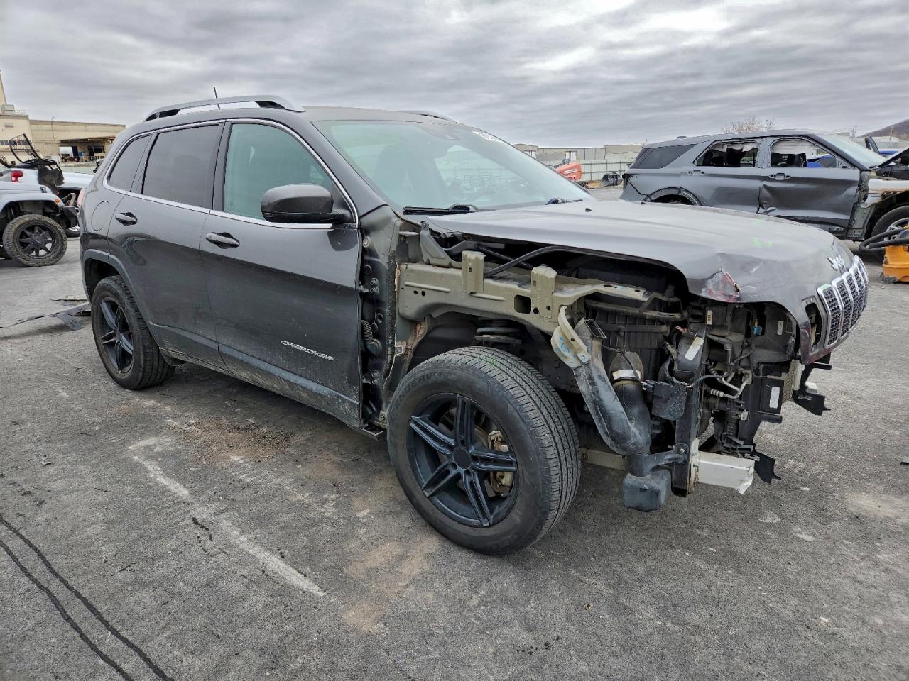 2019 JEEP CHEROKEE LIMITED photo 4
