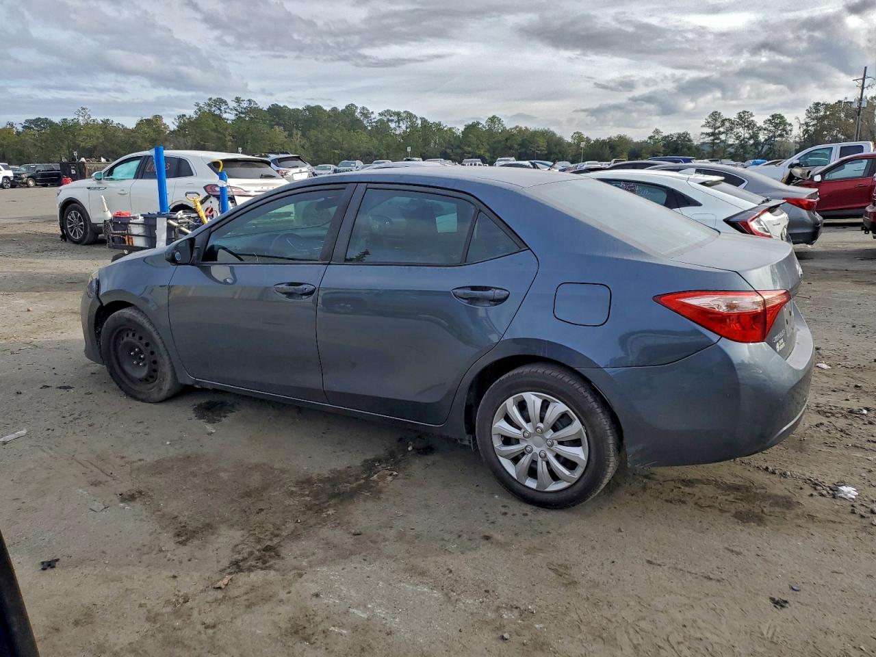 2018 TOYOTA COROLLA L photo 2
