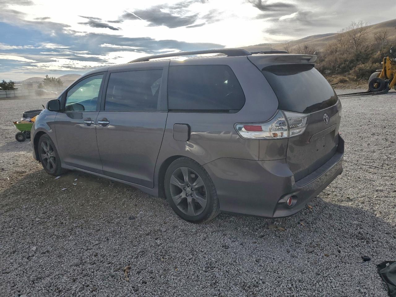 2015 TOYOTA SIENNA SPORT photo 3