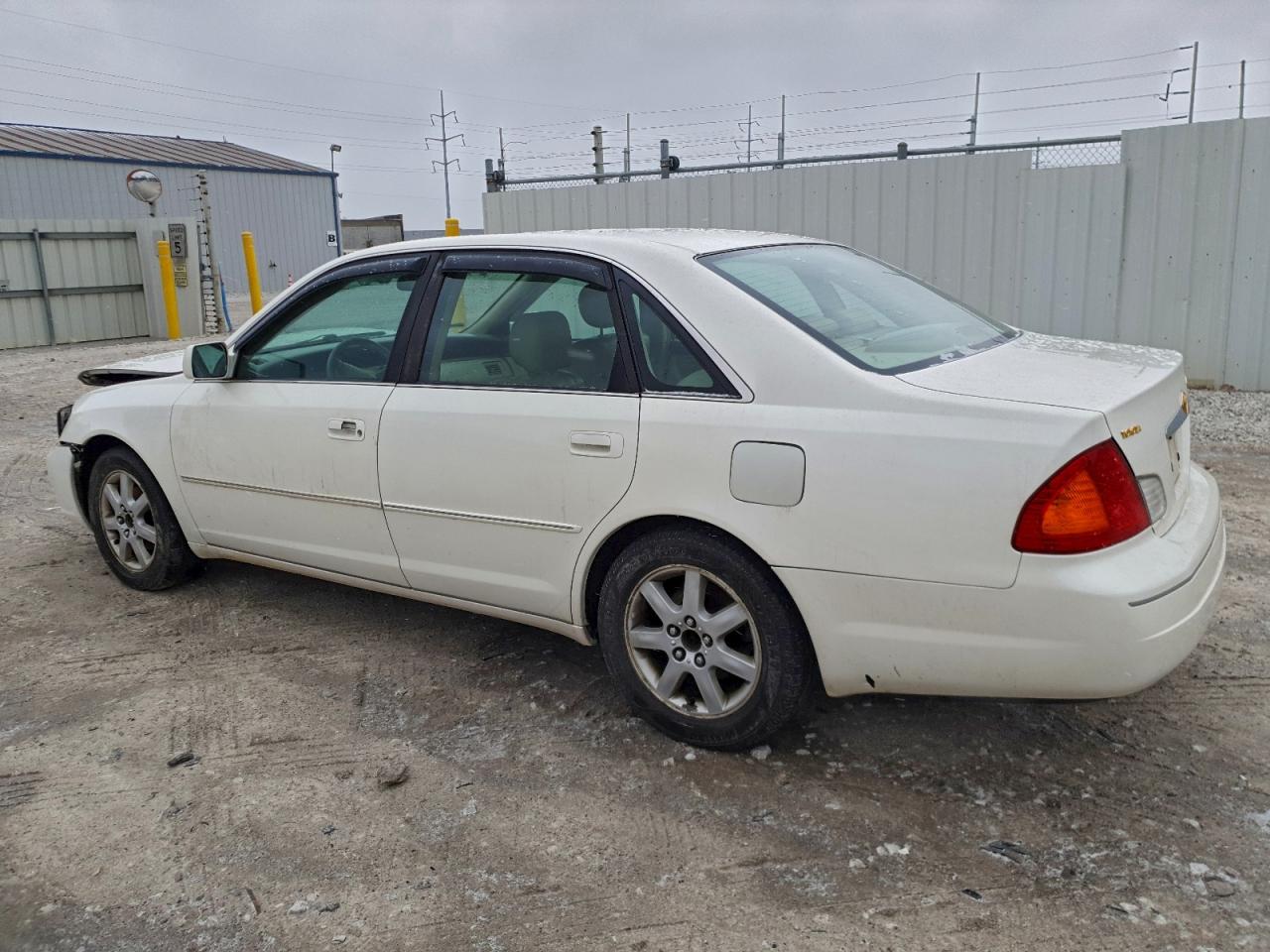 2001 TOYOTA AVALON XL photo 2