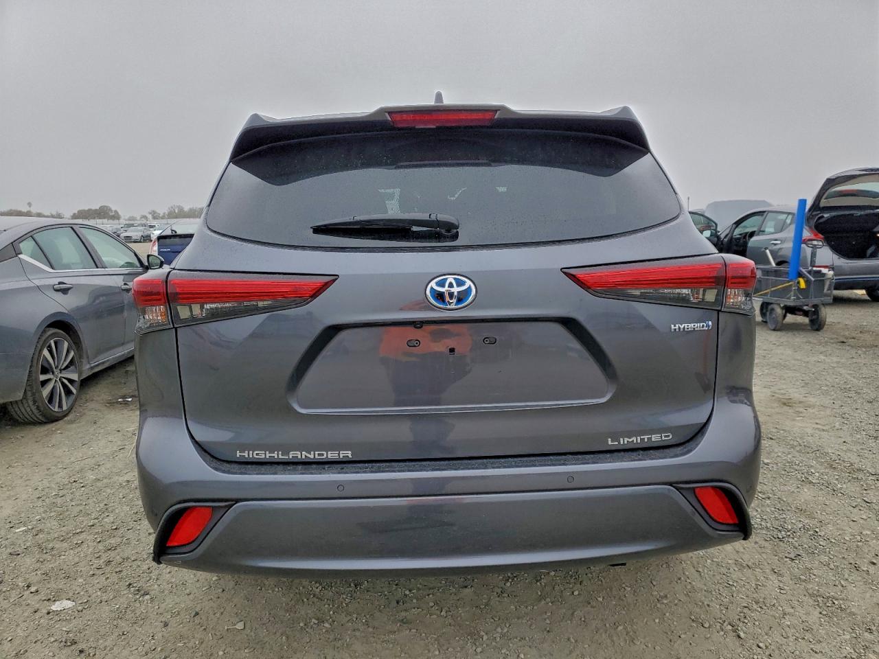 2020 TOYOTA HIGHLANDER HYBRID LIMITED photo 6