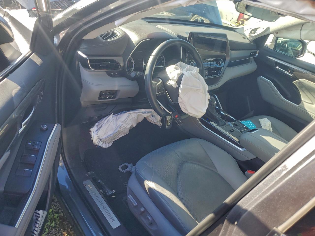 2020 TOYOTA HIGHLANDER HYBRID LIMITED photo 8