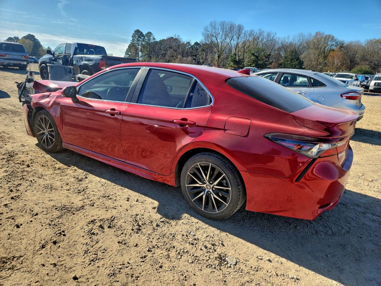 2022 TOYOTA CAMRY SE photo 2