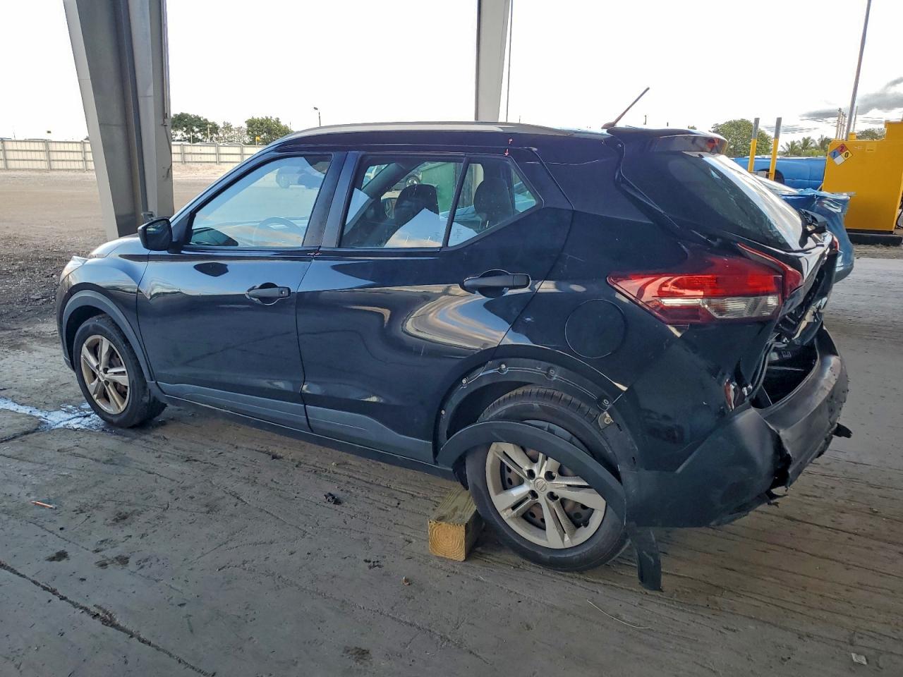 2019 NISSAN KICKS S photo 3