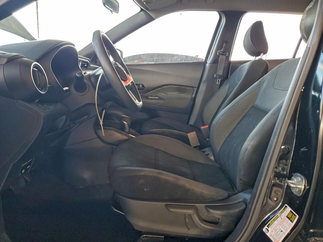 2019 NISSAN KICKS S photo 13