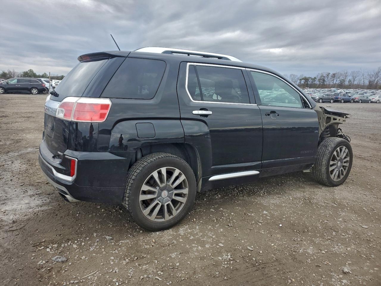 2017 GMC TERRAIN DENALI photo 3