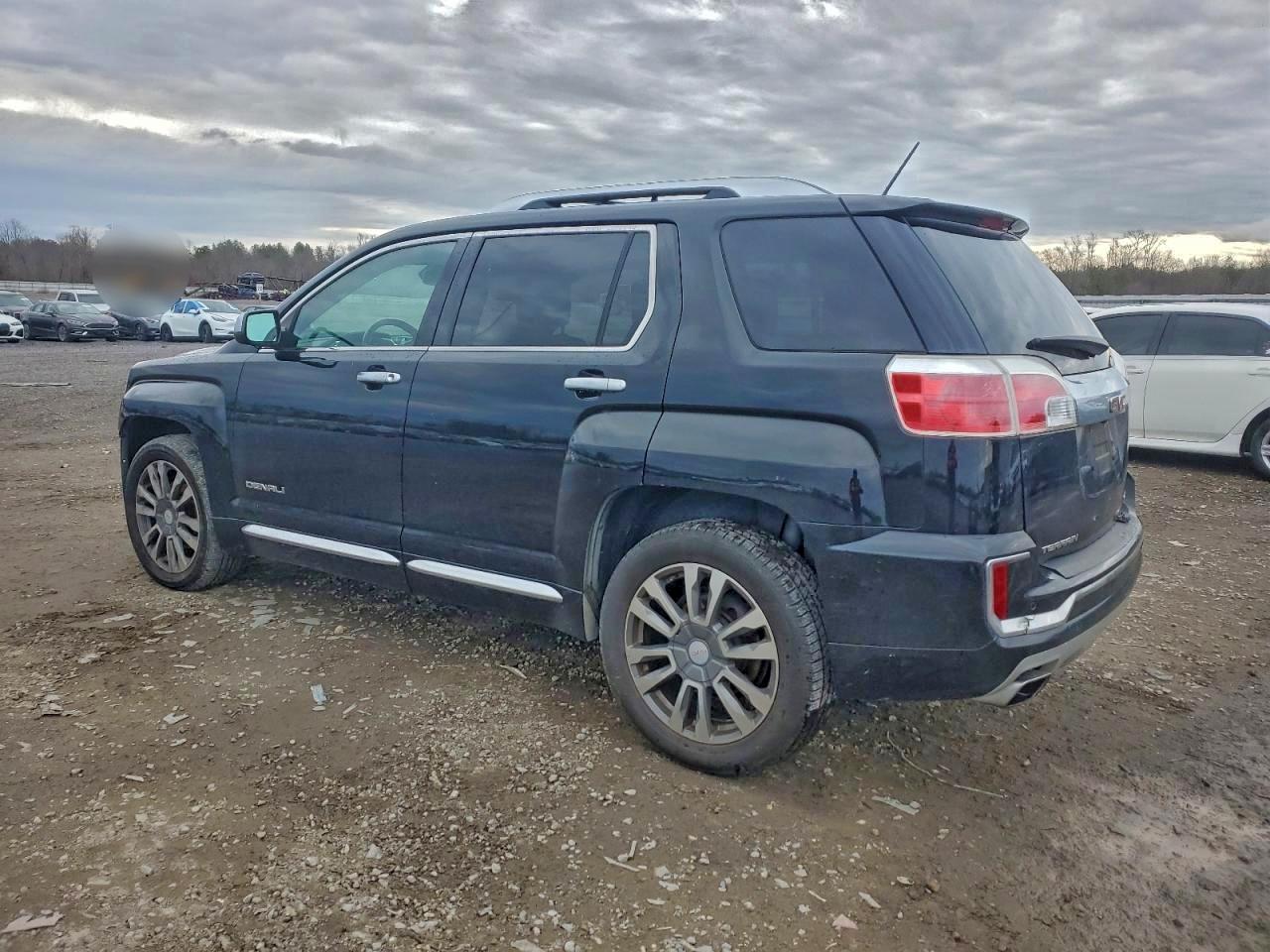 2017 GMC TERRAIN DENALI photo 2