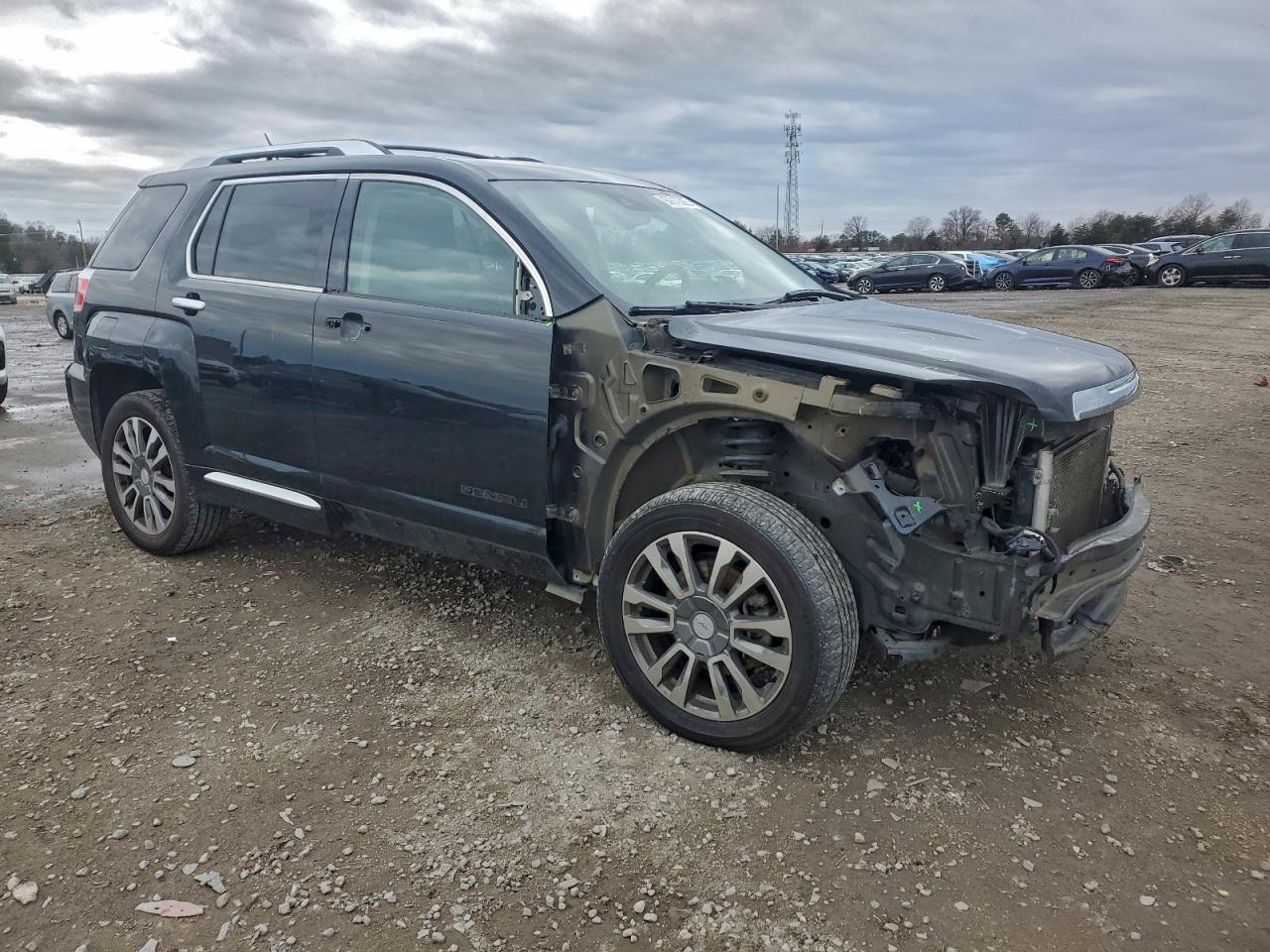 2017 GMC TERRAIN DENALI photo 4