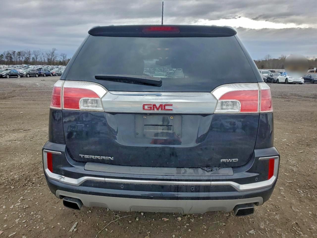 2017 GMC TERRAIN DENALI photo 6