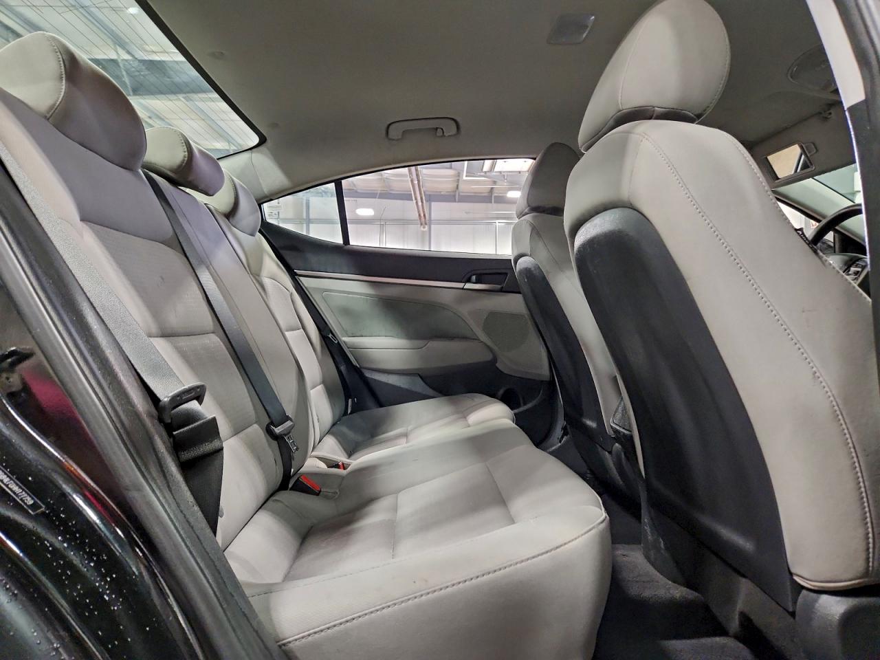 2017 HYUNDAI ELANTRA SE photo 10