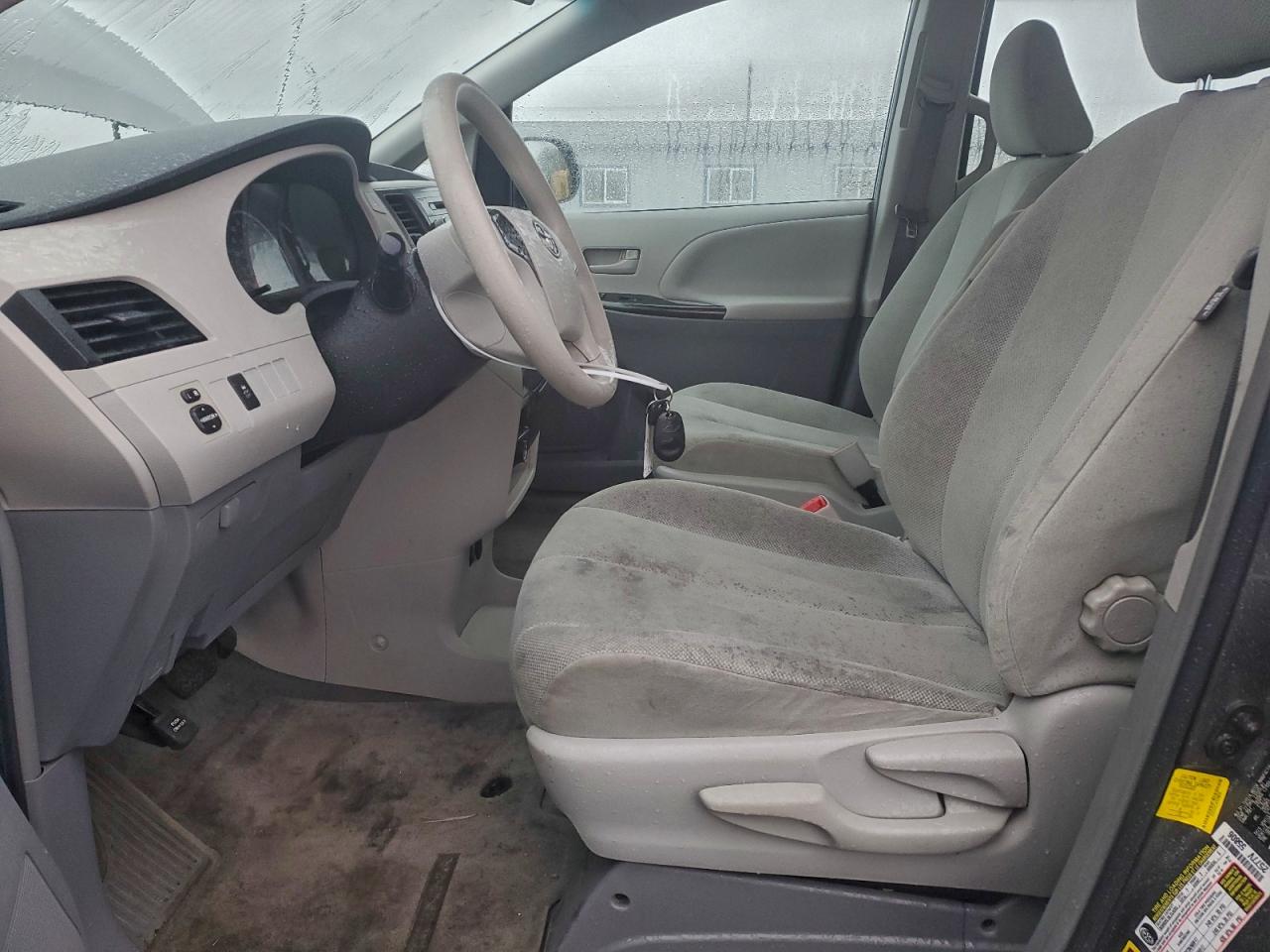 2013 TOYOTA SIENNA photo 7