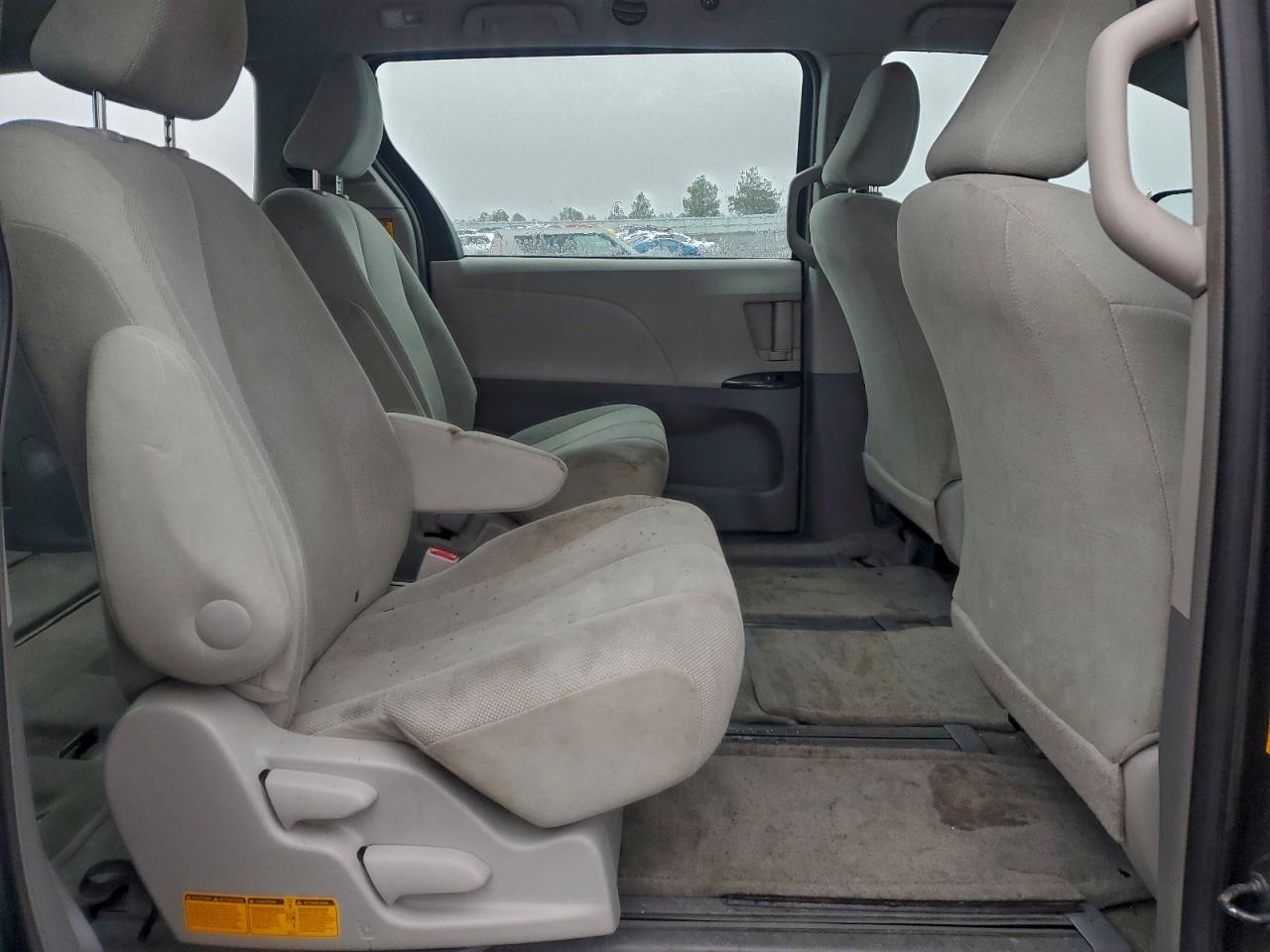2013 TOYOTA SIENNA photo 11