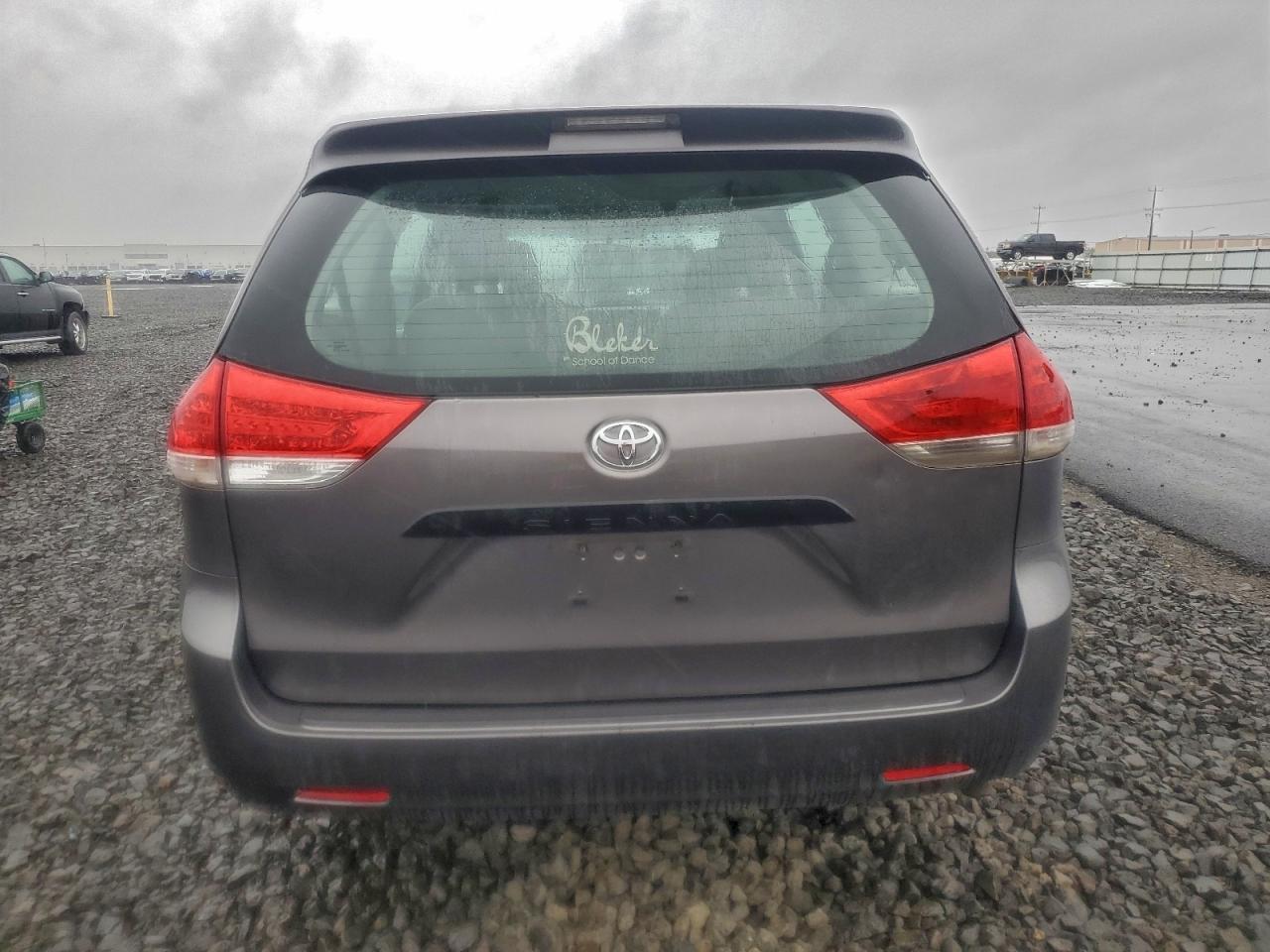 2013 TOYOTA SIENNA photo 6