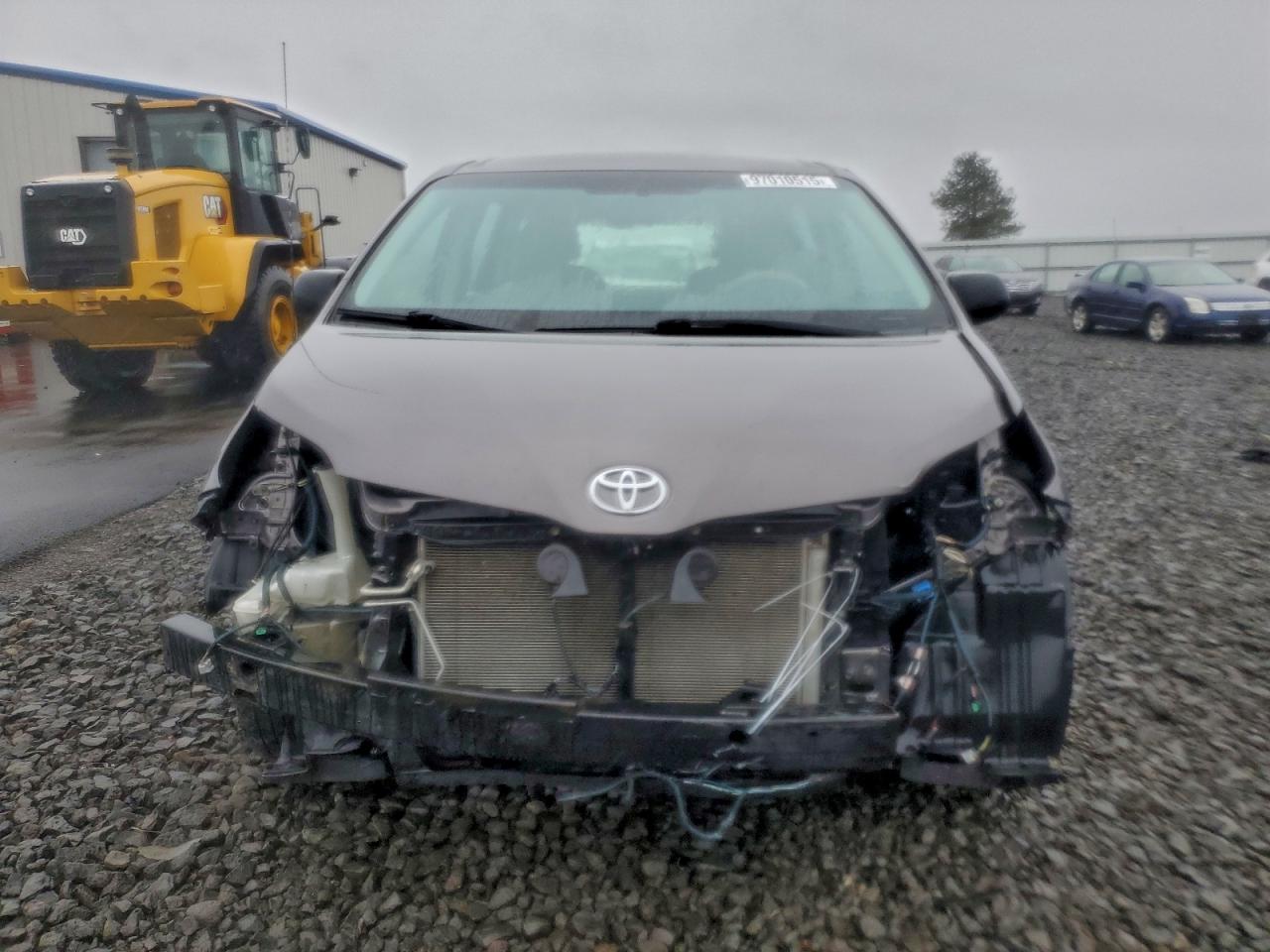 2013 TOYOTA SIENNA photo 5