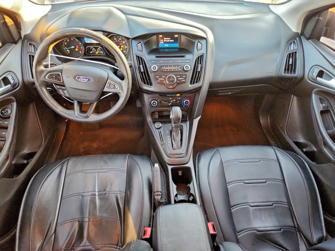 2017 FORD FOCUS SE photo 8