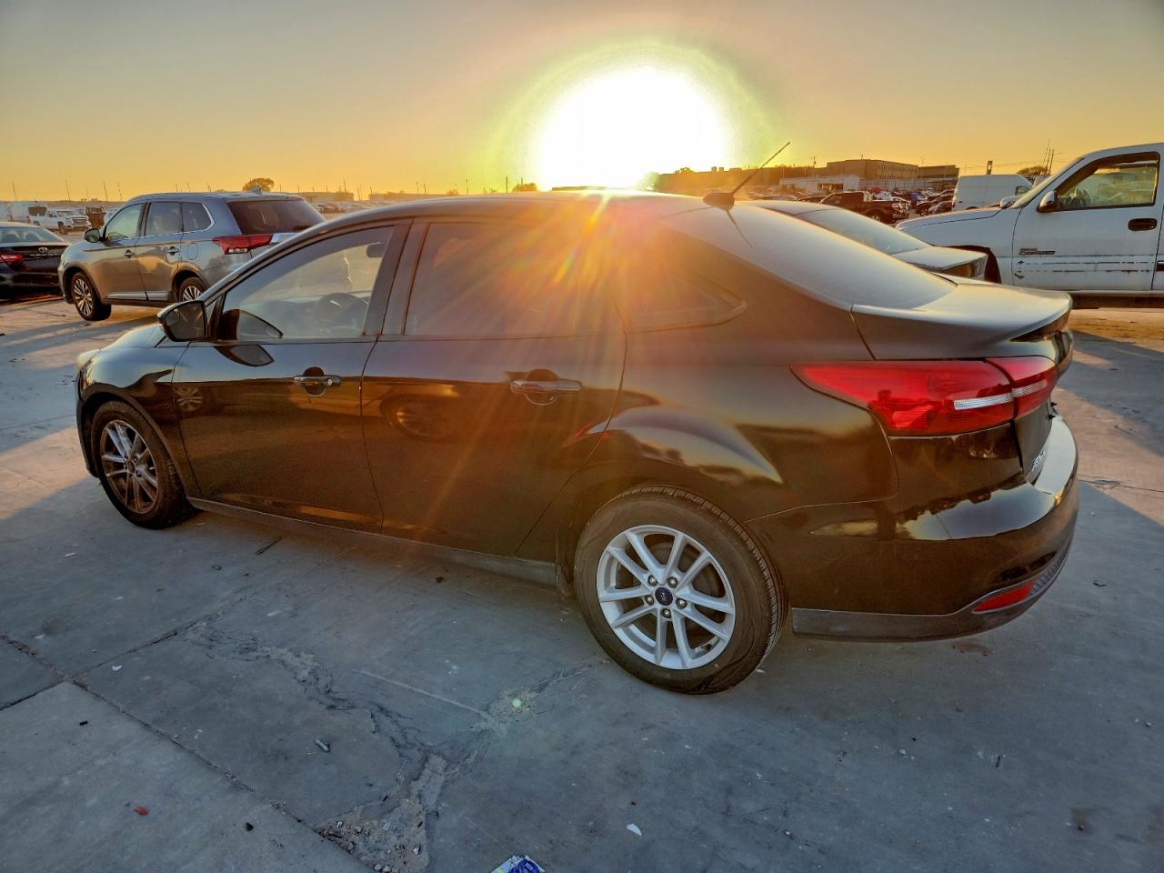2017 FORD FOCUS SE photo 2