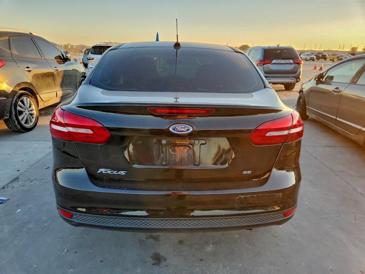 2017 FORD FOCUS SE photo 6