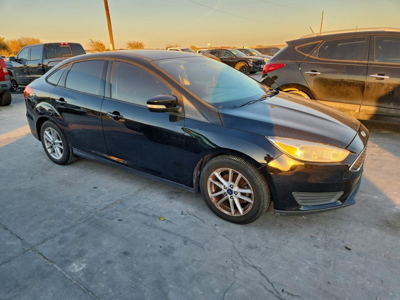 2017 FORD FOCUS SE photo 4