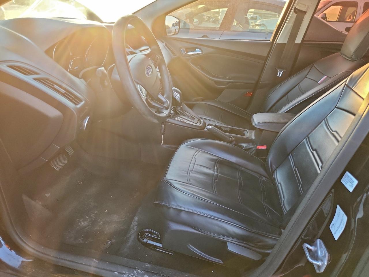 2017 FORD FOCUS SE photo 7