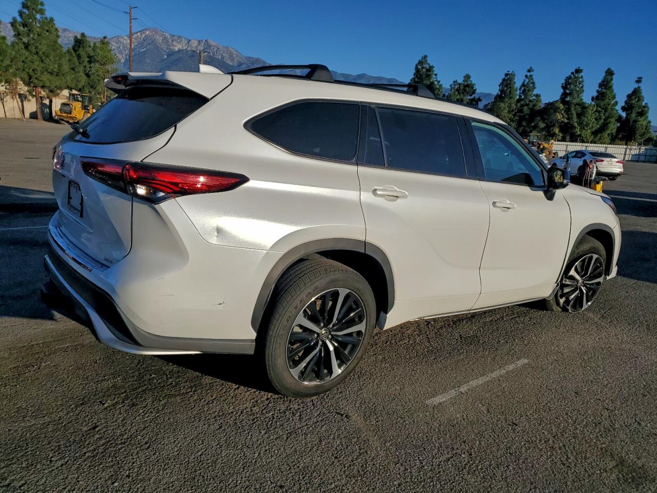 2022 TOYOTA HIGHLANDER XSE photo 5