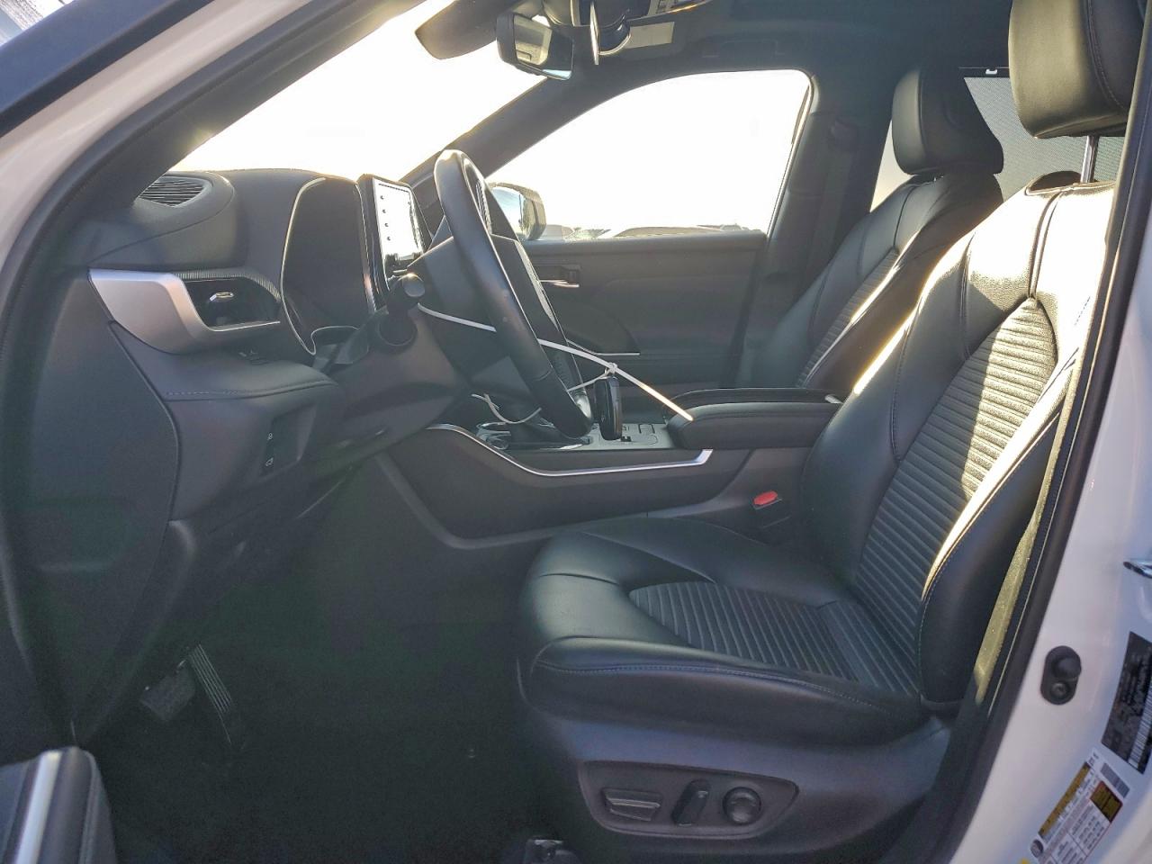 2022 TOYOTA HIGHLANDER XSE photo 13