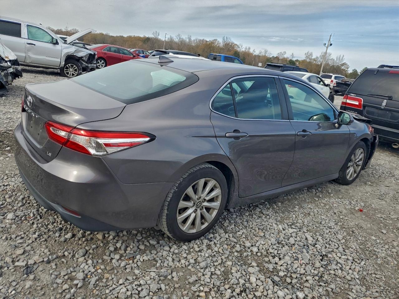 2019 TOYOTA CAMRY L photo 3