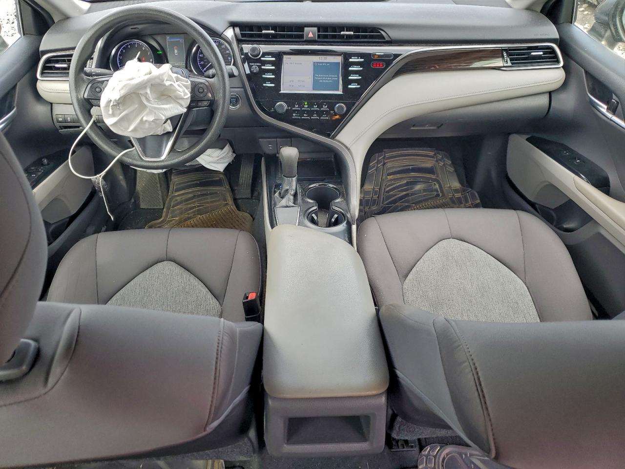 2019 TOYOTA CAMRY L photo 8
