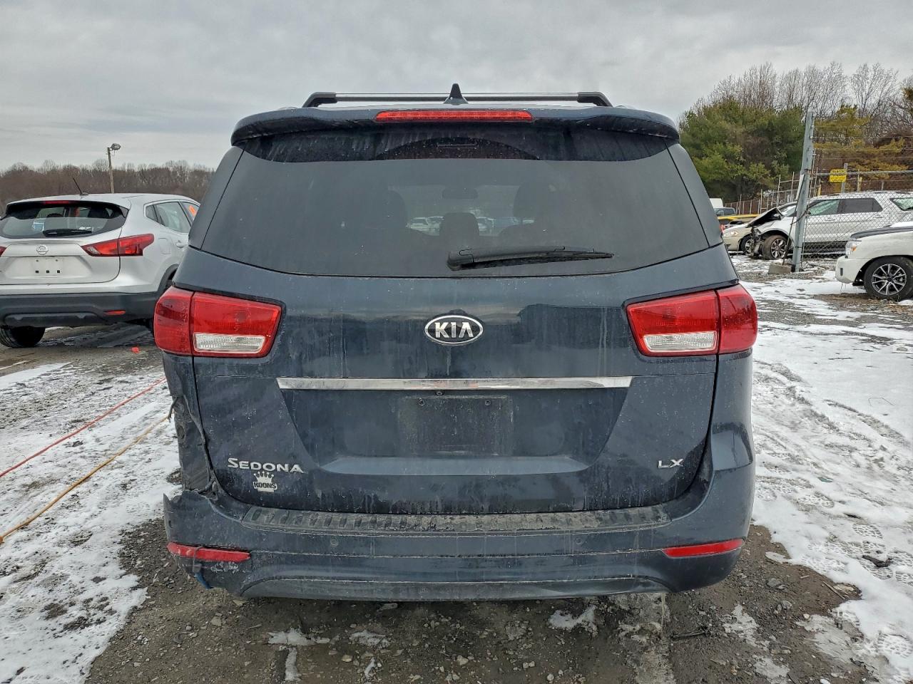 2016 KIA SEDONA LX photo 11