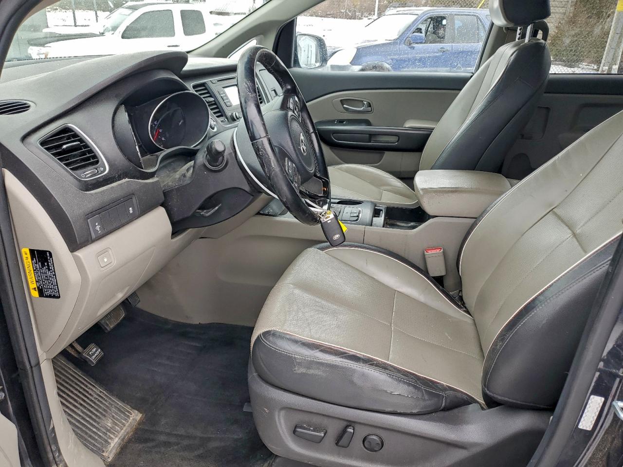 2016 KIA SEDONA LX photo 13