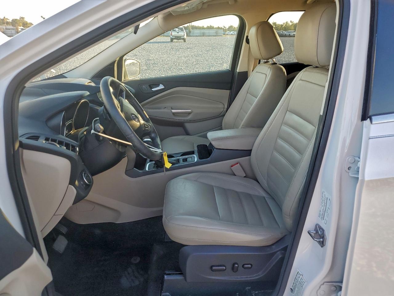 2017 FORD ESCAPE SE photo 25