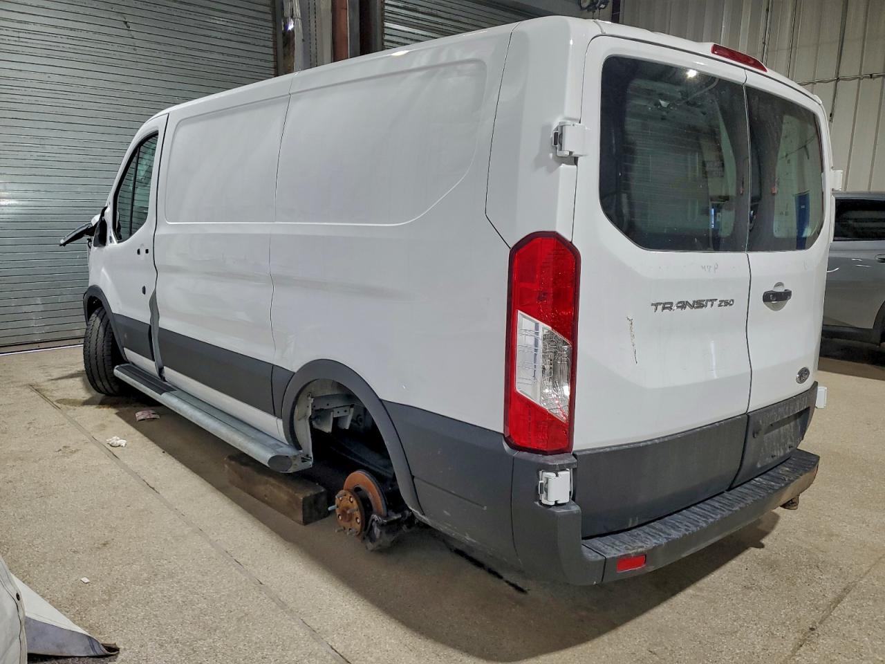 2025 FORD TRANSIT T-250 photo 4
