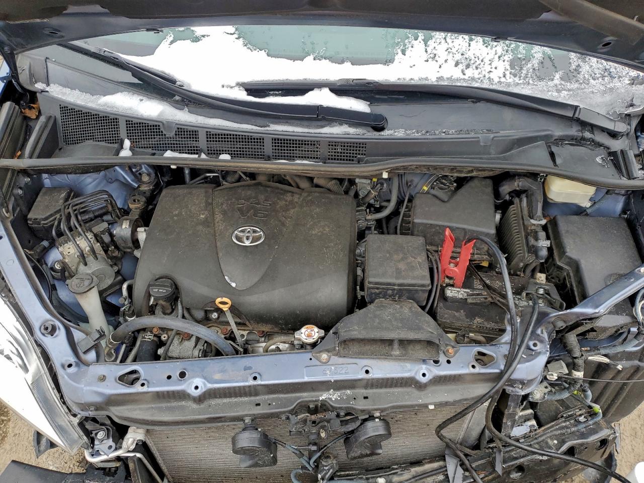 2017 TOYOTA SIENNA LE photo 12