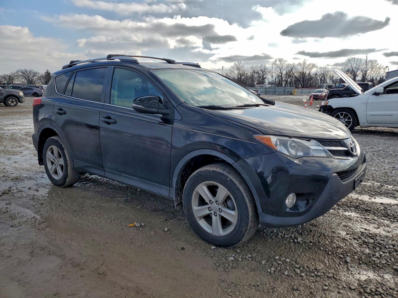 2013 TOYOTA RAV4 XLE photo 7