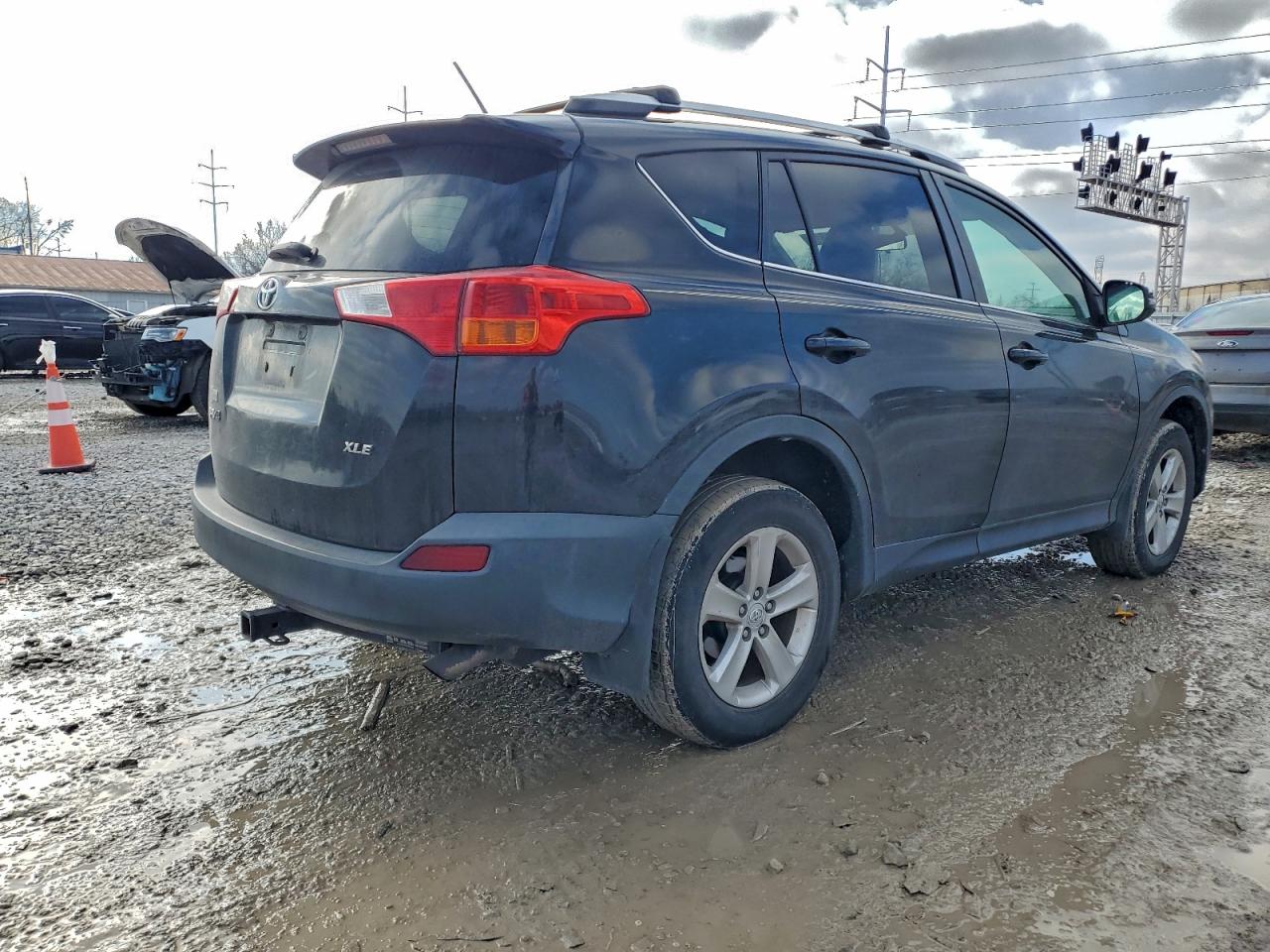 2013 TOYOTA RAV4 XLE photo 5