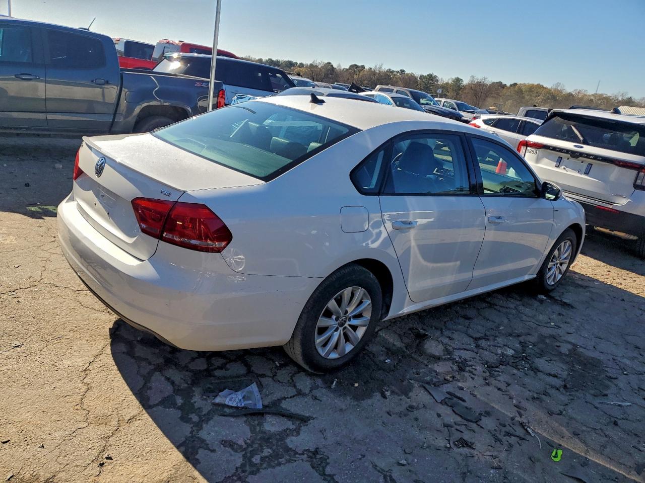 2014 VOLKSWAGEN PASSAT S photo 3