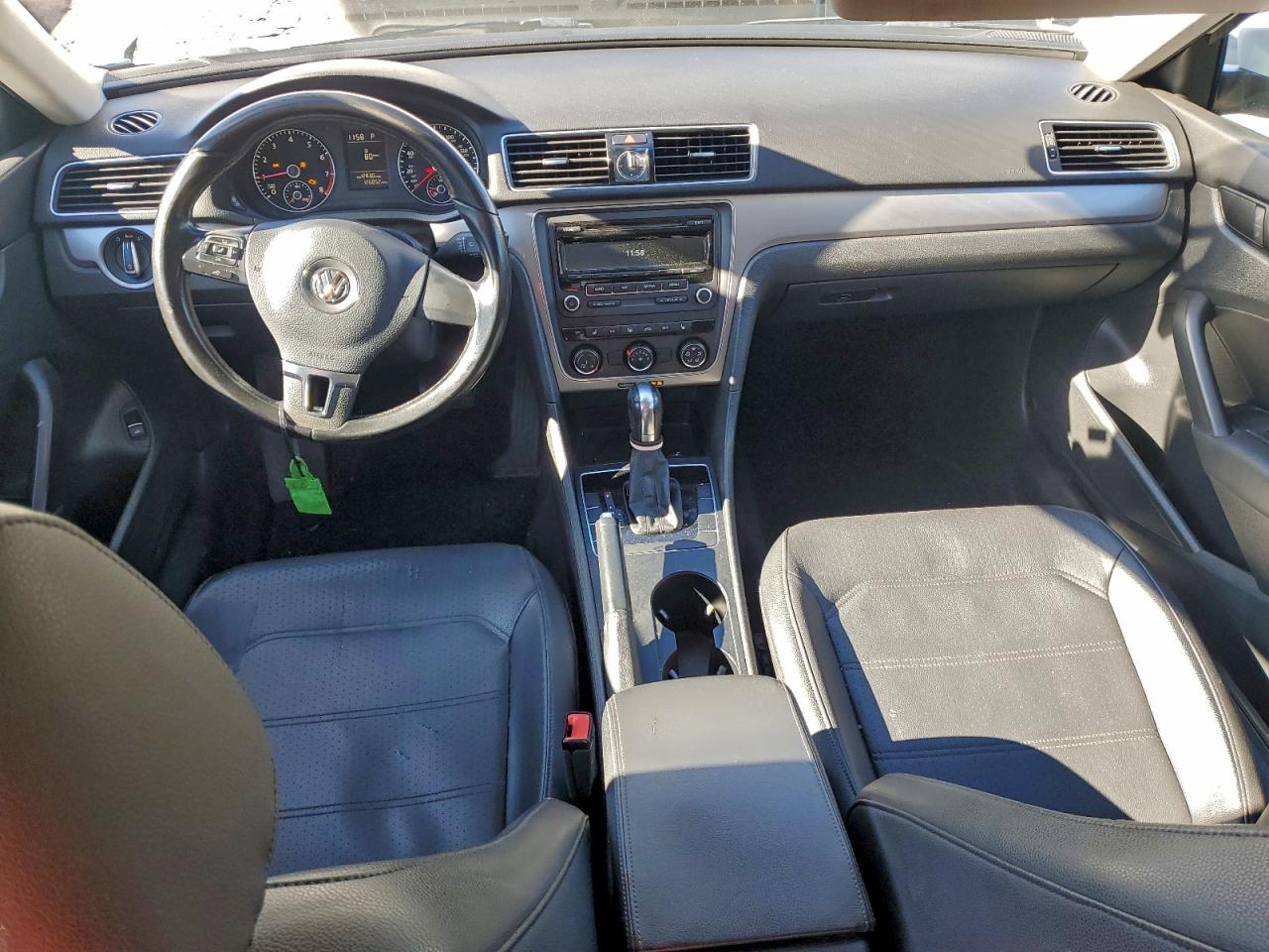 2014 VOLKSWAGEN PASSAT S photo 8