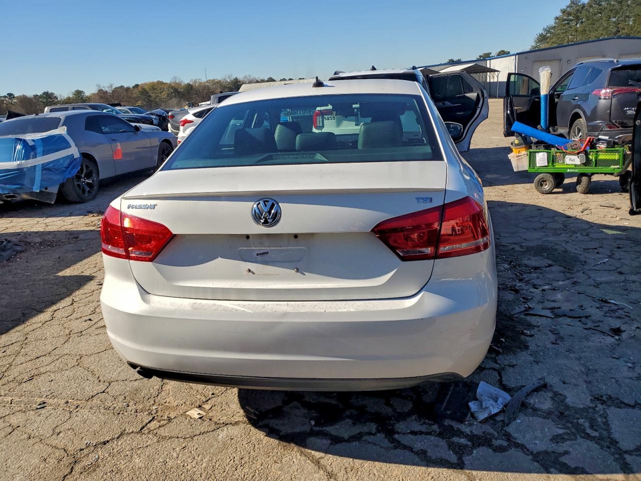 2014 VOLKSWAGEN PASSAT S photo 6