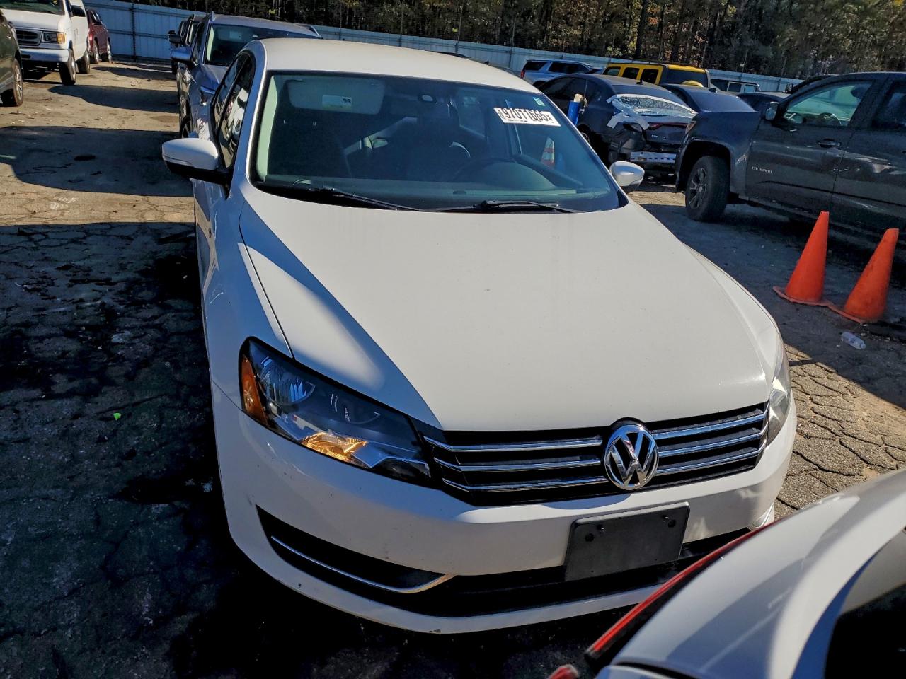 2014 VOLKSWAGEN PASSAT S photo 5