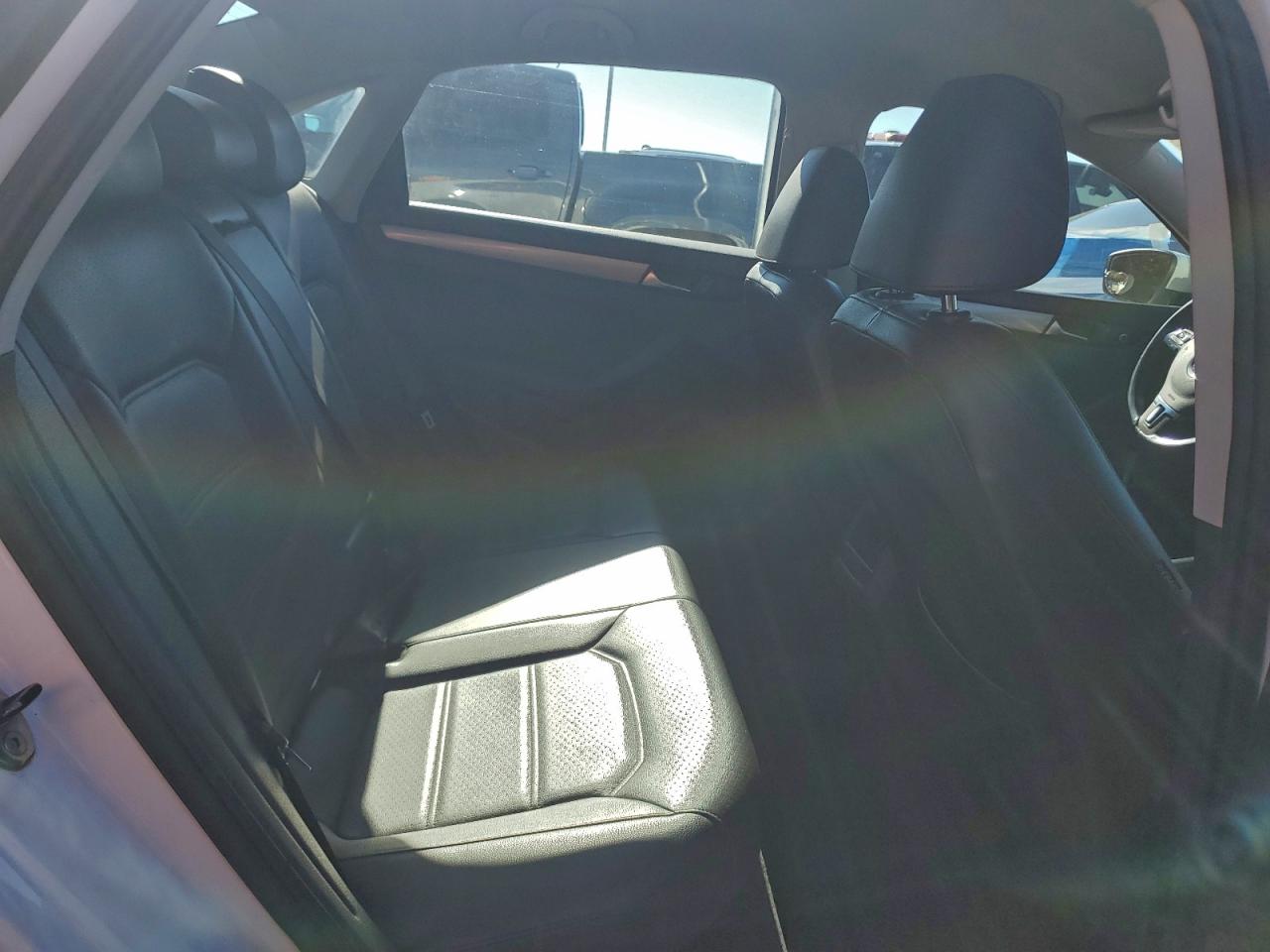 2014 VOLKSWAGEN PASSAT S photo 10