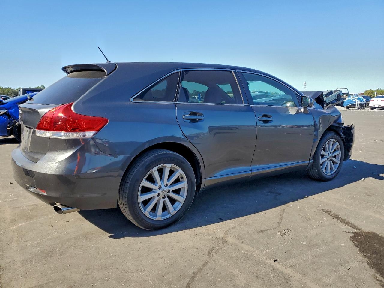 2011 TOYOTA VENZA photo 3