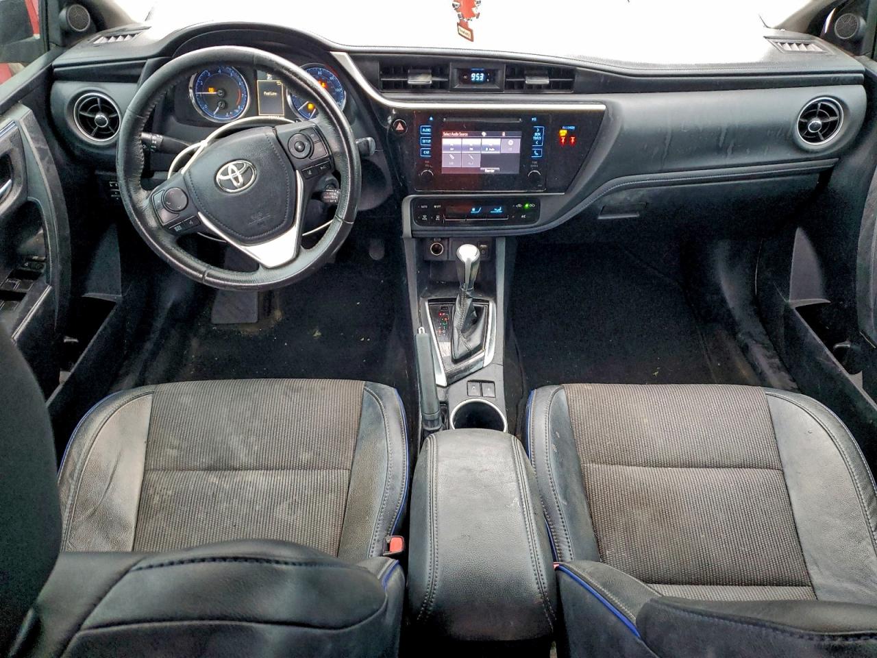 2018 TOYOTA COROLLA L photo 8