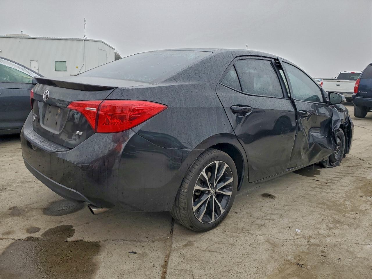 2018 TOYOTA COROLLA L photo 3