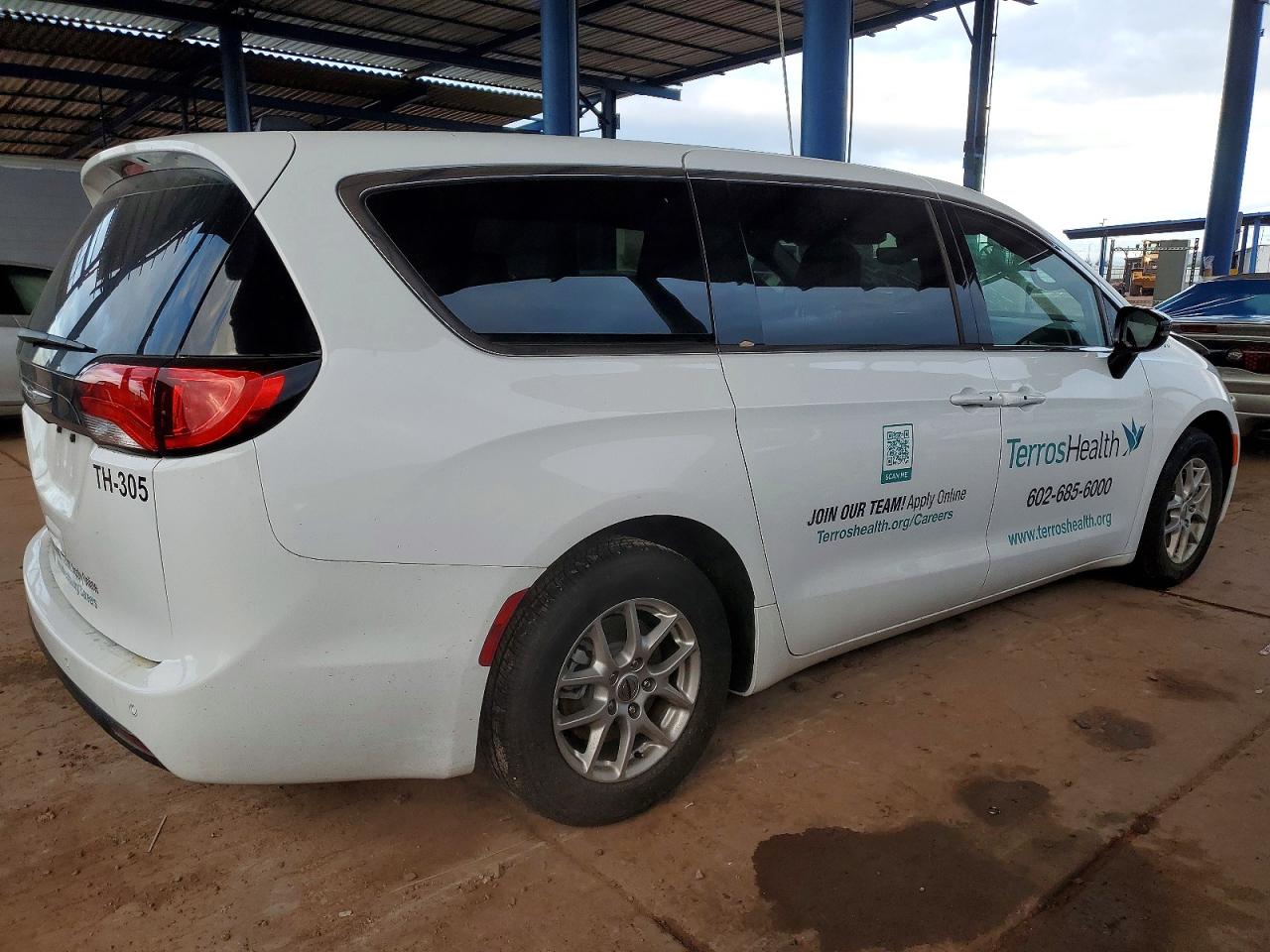 2025 CHRYSLER VOYAGER LX photo 3
