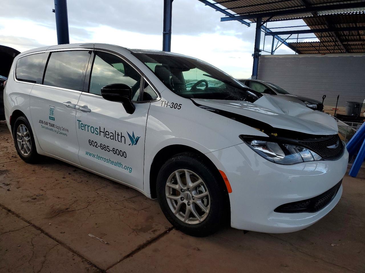 2025 CHRYSLER VOYAGER LX photo 4